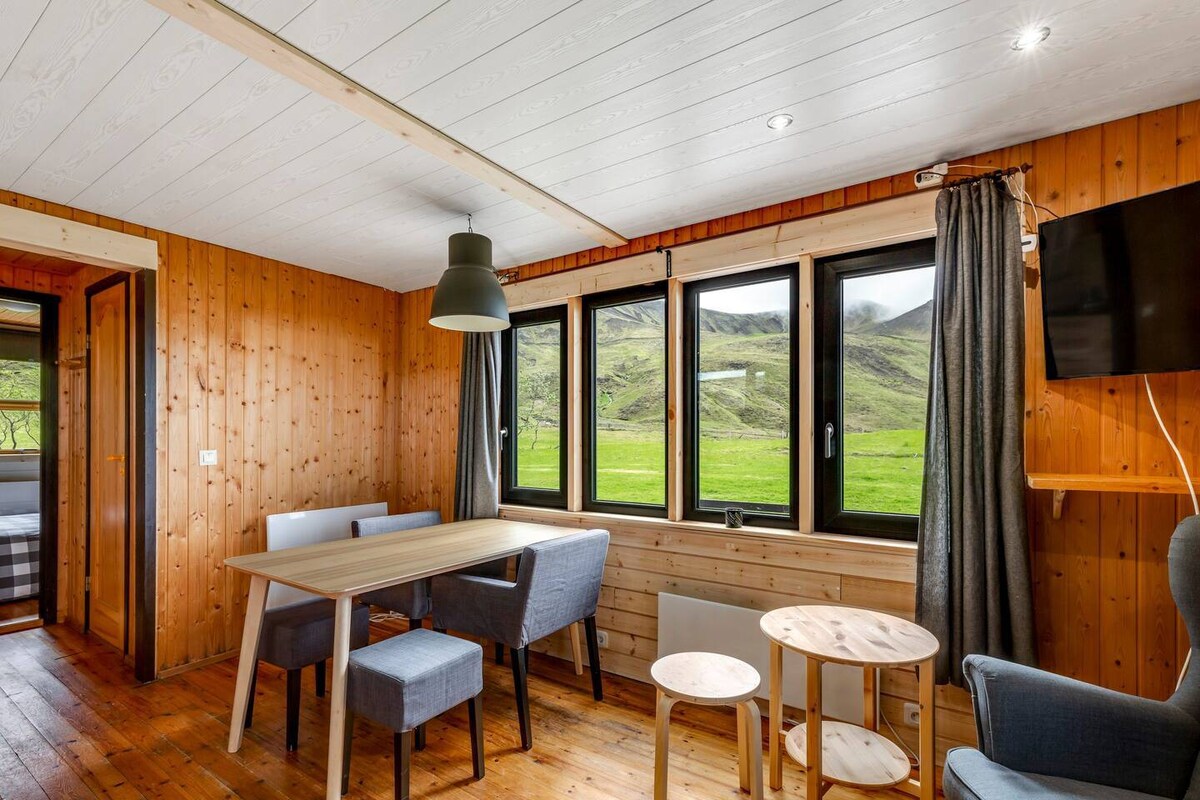 Charming 2-Bed Cottage near Seljalandsfoss