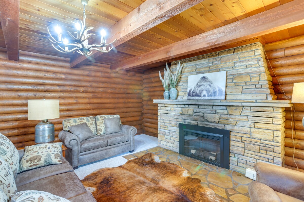 Pet-Friendly Bayfield Cabin Rental with Hot Tub!