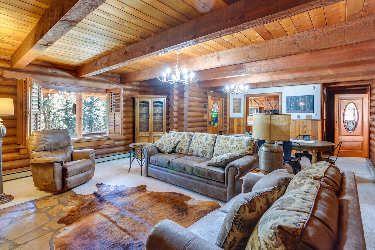 Pet-Friendly Bayfield Cabin Rental with Hot Tub!