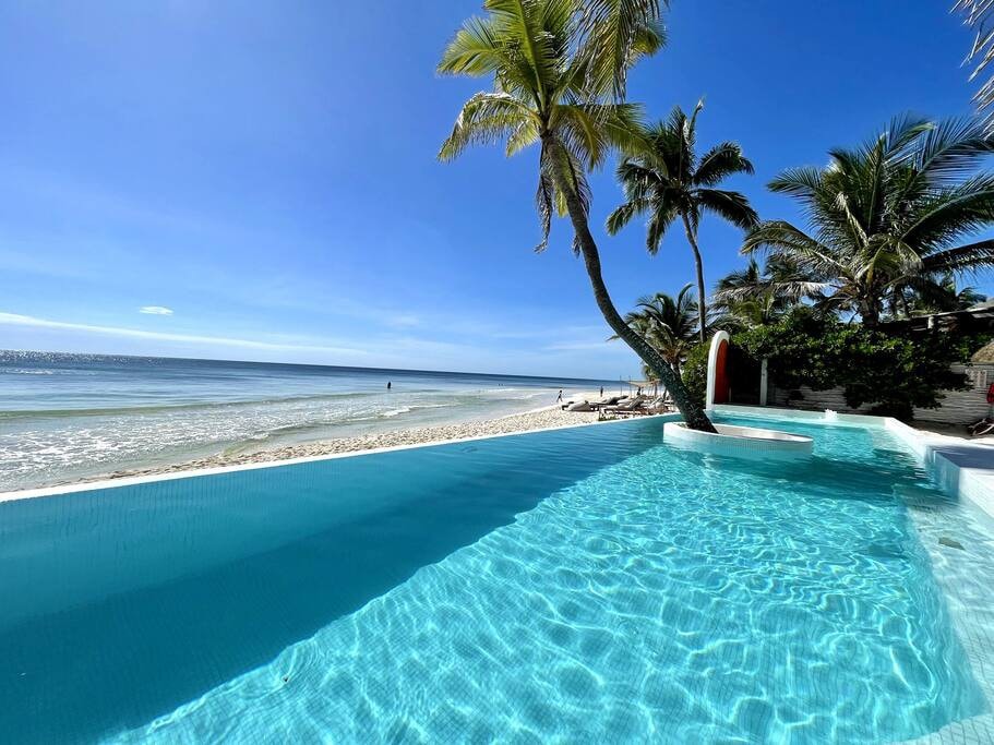 12卧室海滨私人别墅，配备无边际泳池泳池泳池泳池泳池！