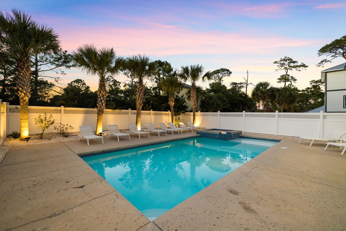 "Wave" 8 BR/8.5 BA, Private Pool, Tesla Charger
