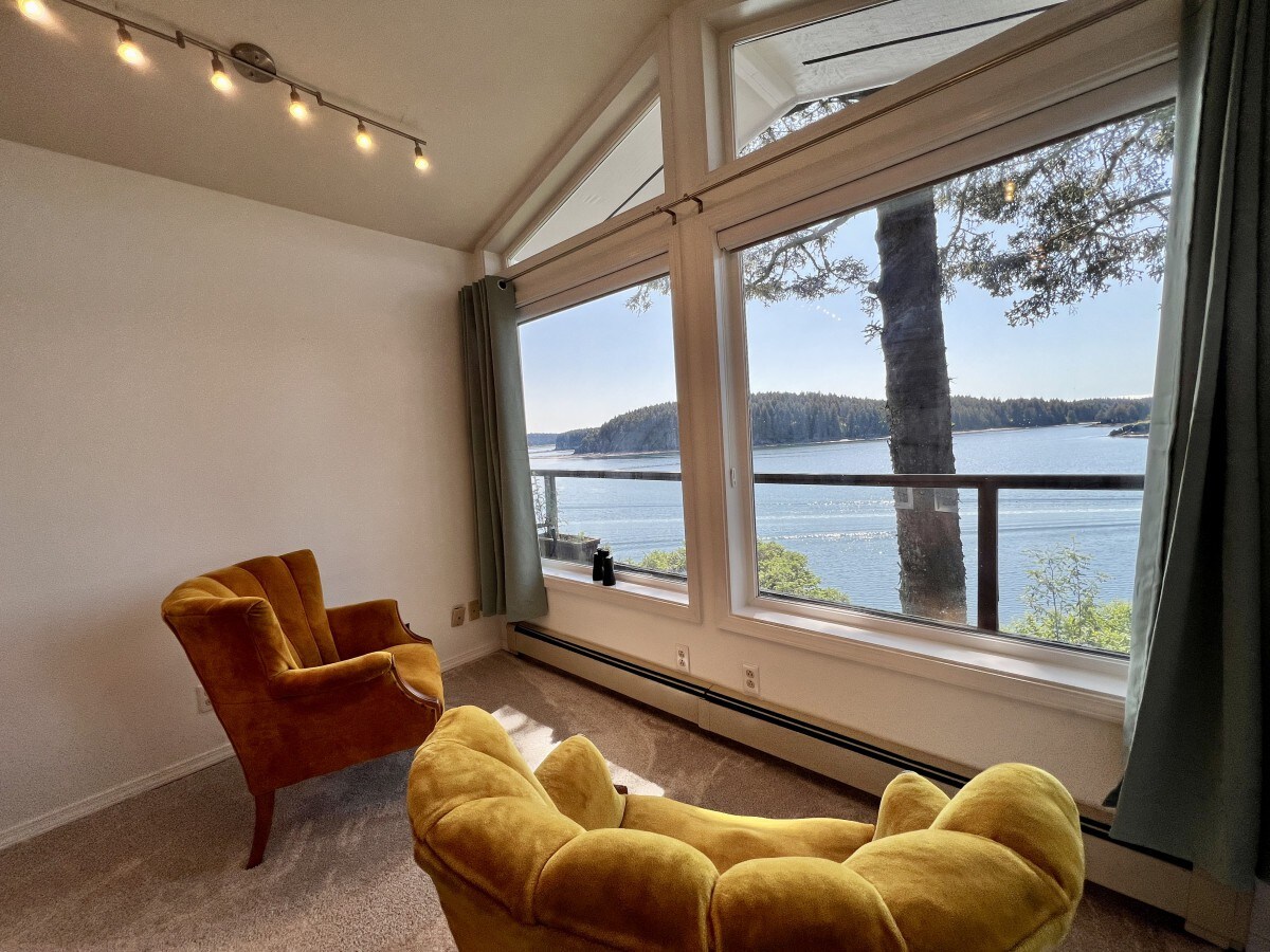 The Main Deck - Cliffside, Ocean Views