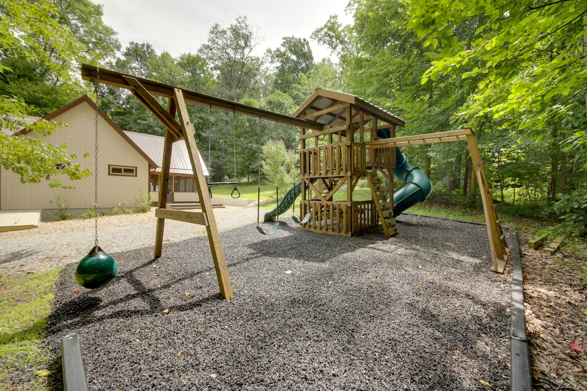 Family-Friendly Indiana Cabin w/ Hot Tub & Decks