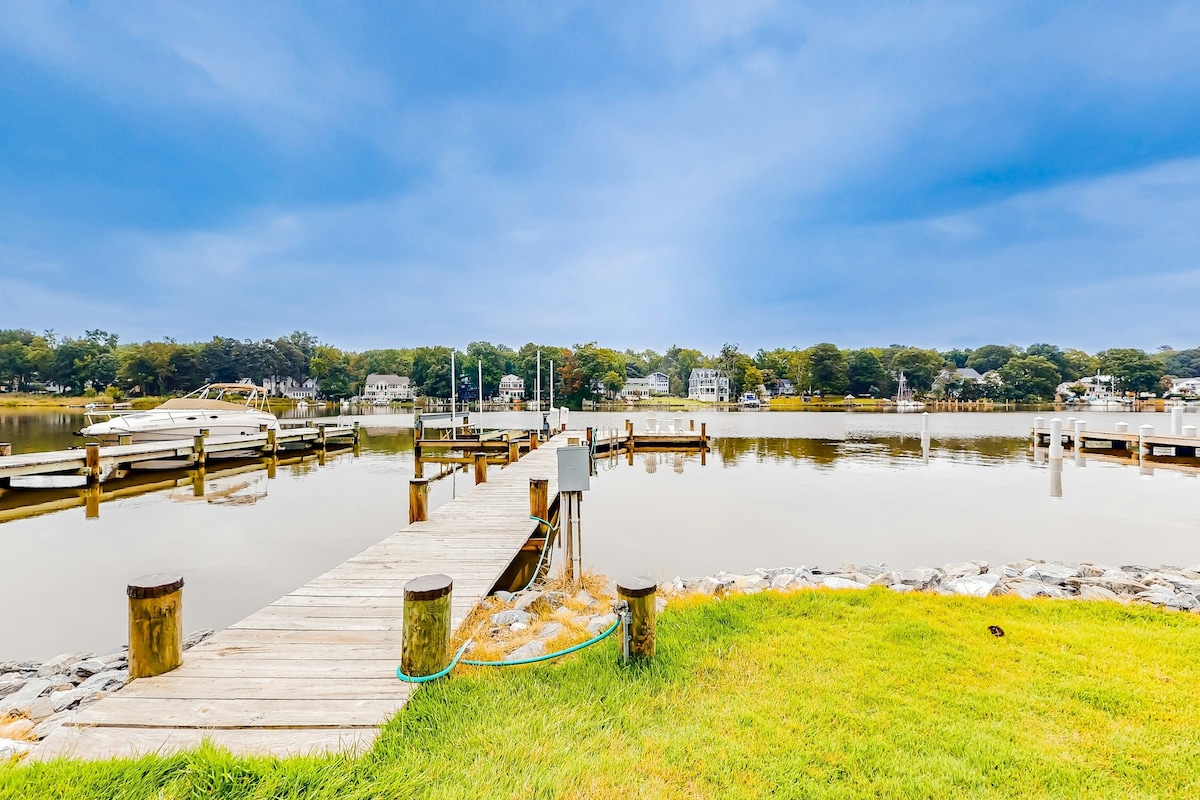 Waterfront, dog-friendly 3BR with dock & kayaks