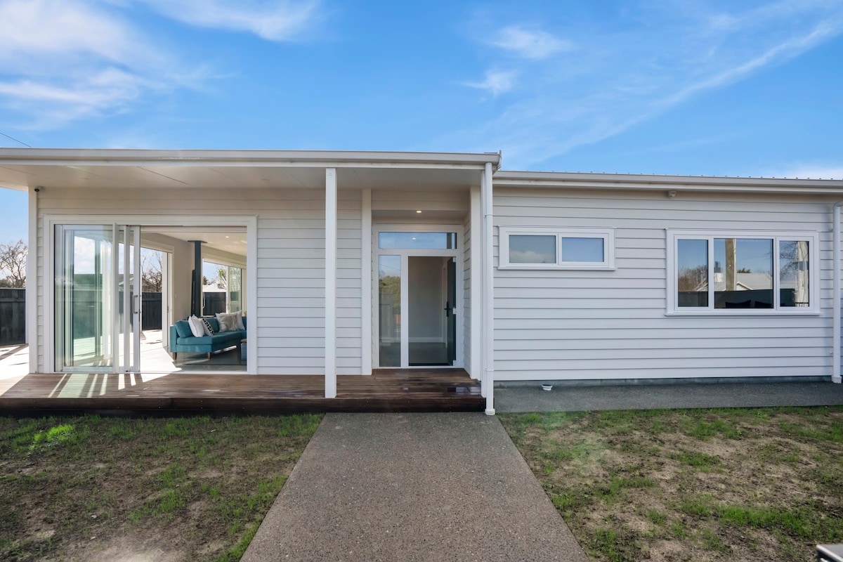 Stylish Serenity - Martinborough Holiday Home