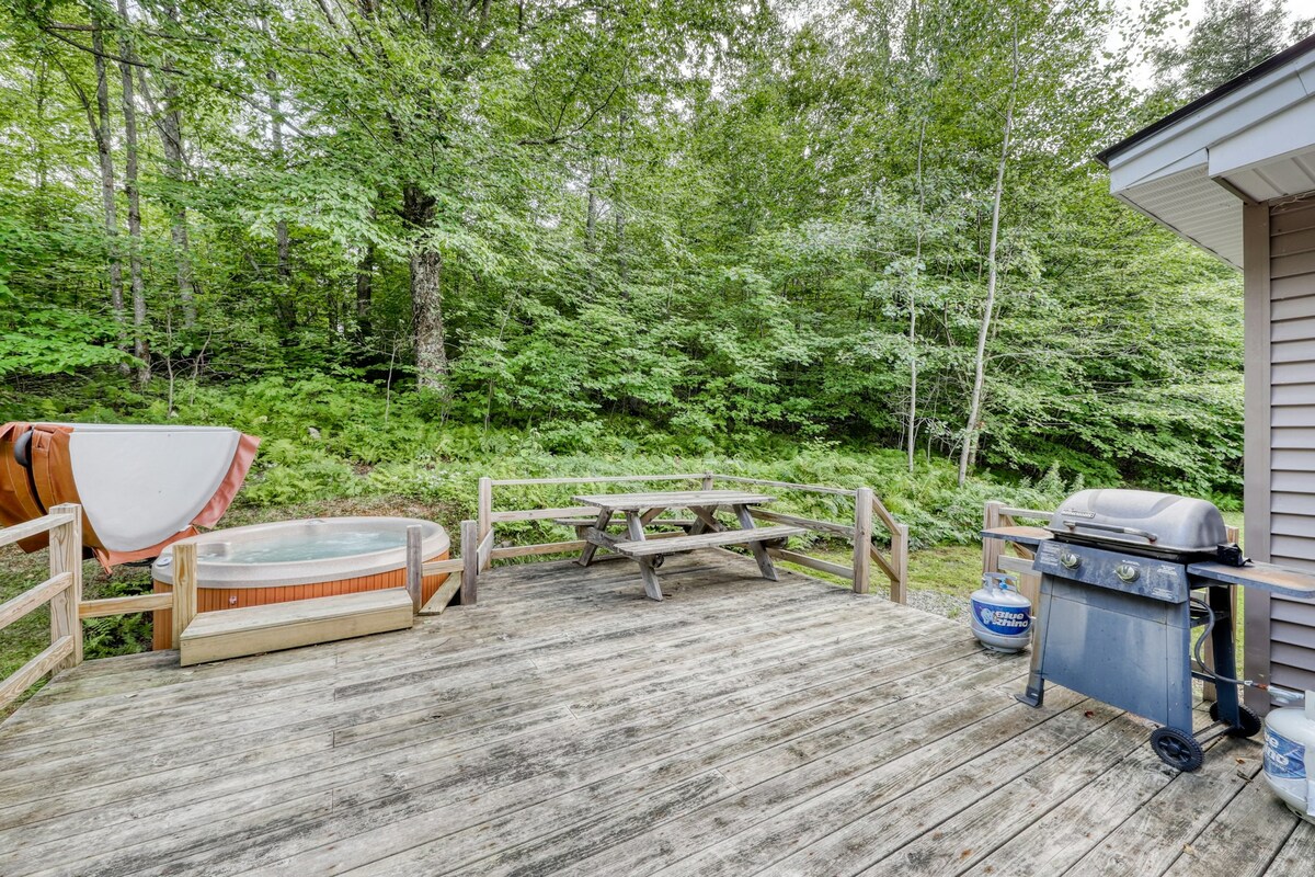 Secluded 3BR Mountainview | Hot Tub | Deck