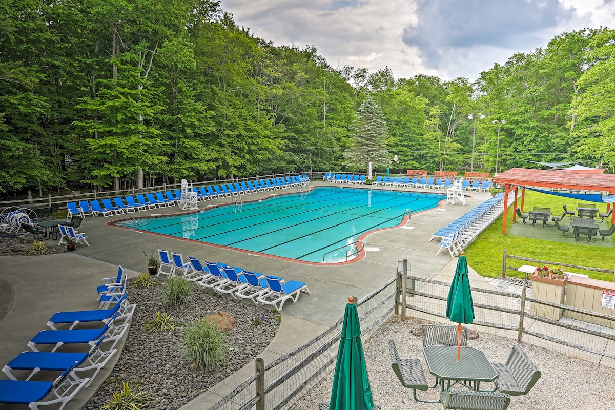 Poconos Getaway w/ Indoor & Outdoor Pool Access!