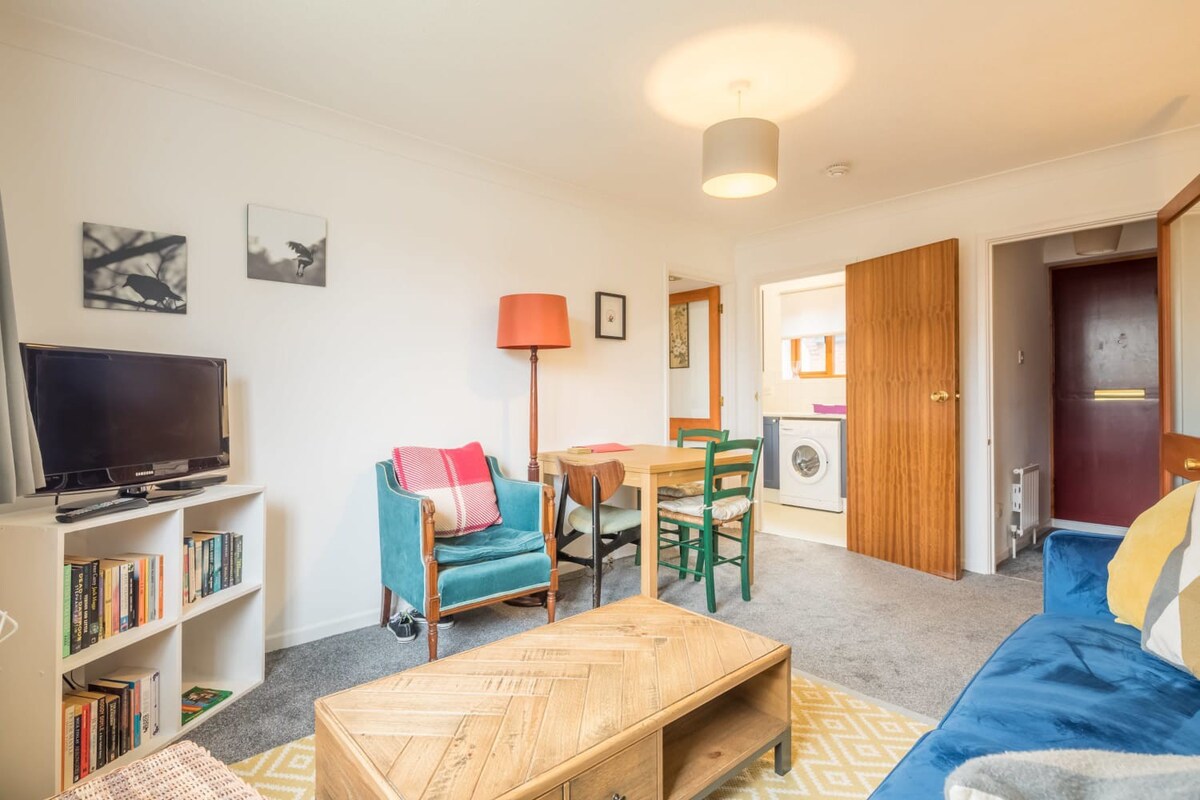 Charming & Comfy Flat with Private Parking