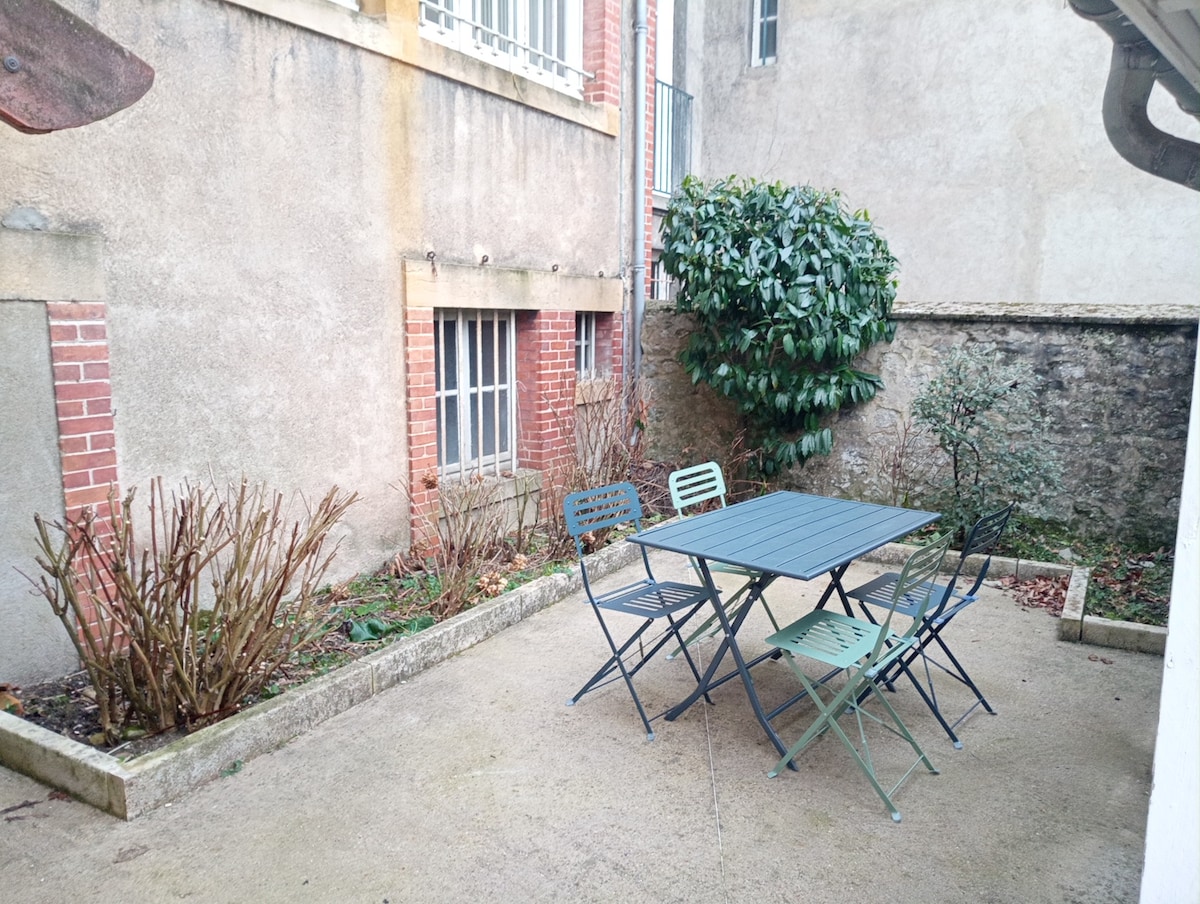 Big Townhouse in Paray le Monial for 25 people
