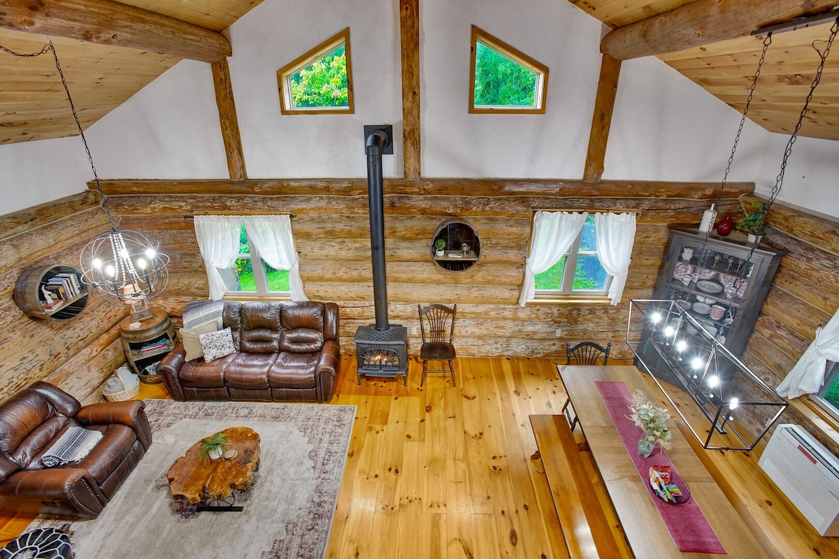 Sugar Grove Log Cabin | HOT TUB + Pool Table!