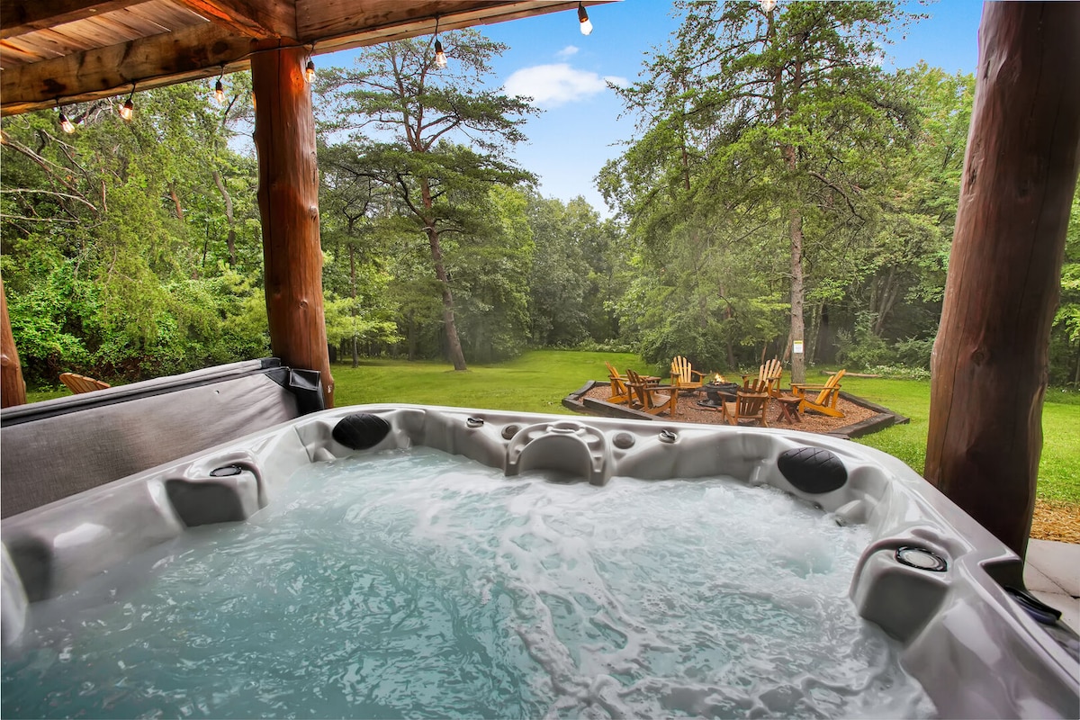 Sugar Grove Log Cabin | HOT TUB + Pool Table!