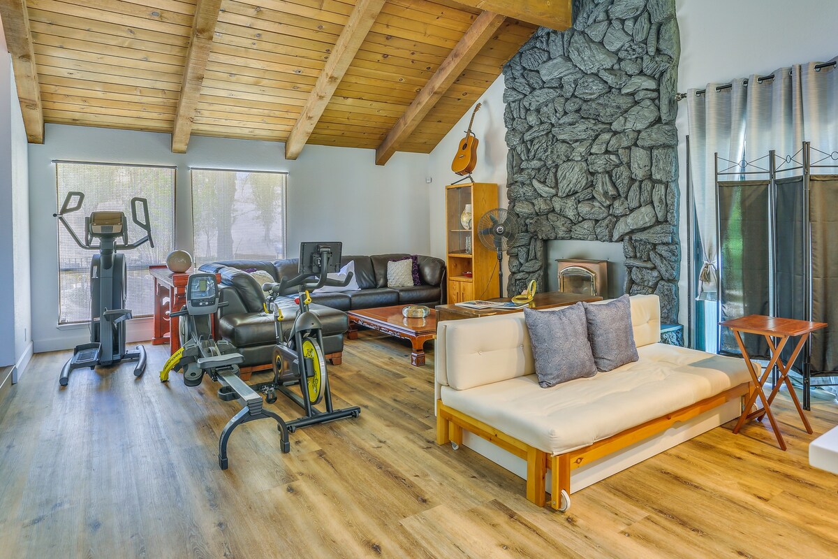 Pet-Friendly Coarsegold Vacation Rental w/ Deck!