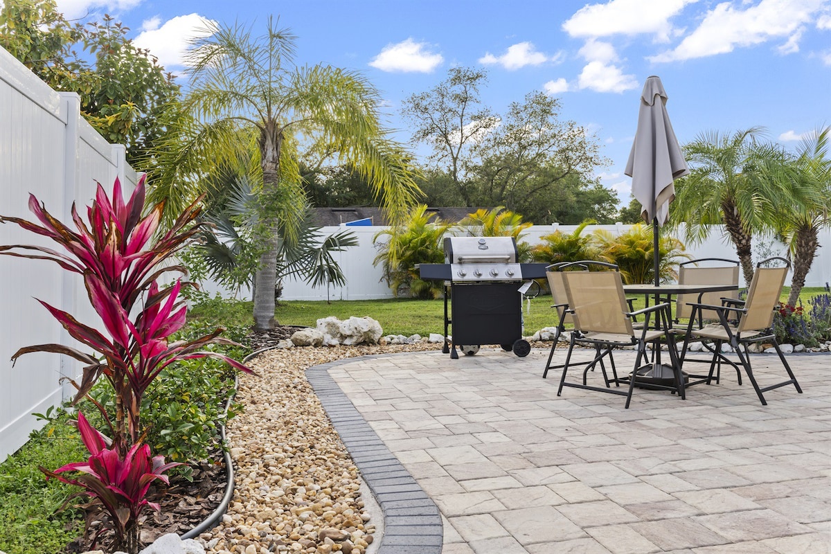 Tropical Fenced Paradise, Hot Tub, & Home Theater