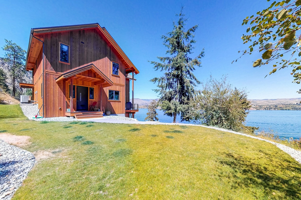 Beautiful 3BR Lakeview | Dock | Fireplace