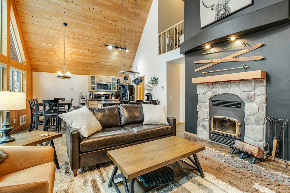 Modern 3BR | Fireplace | Deck | Game Room