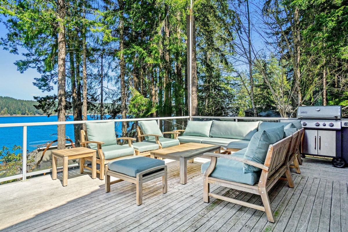 4BR Waterview Dog Friendly | Hot Tub | Deck