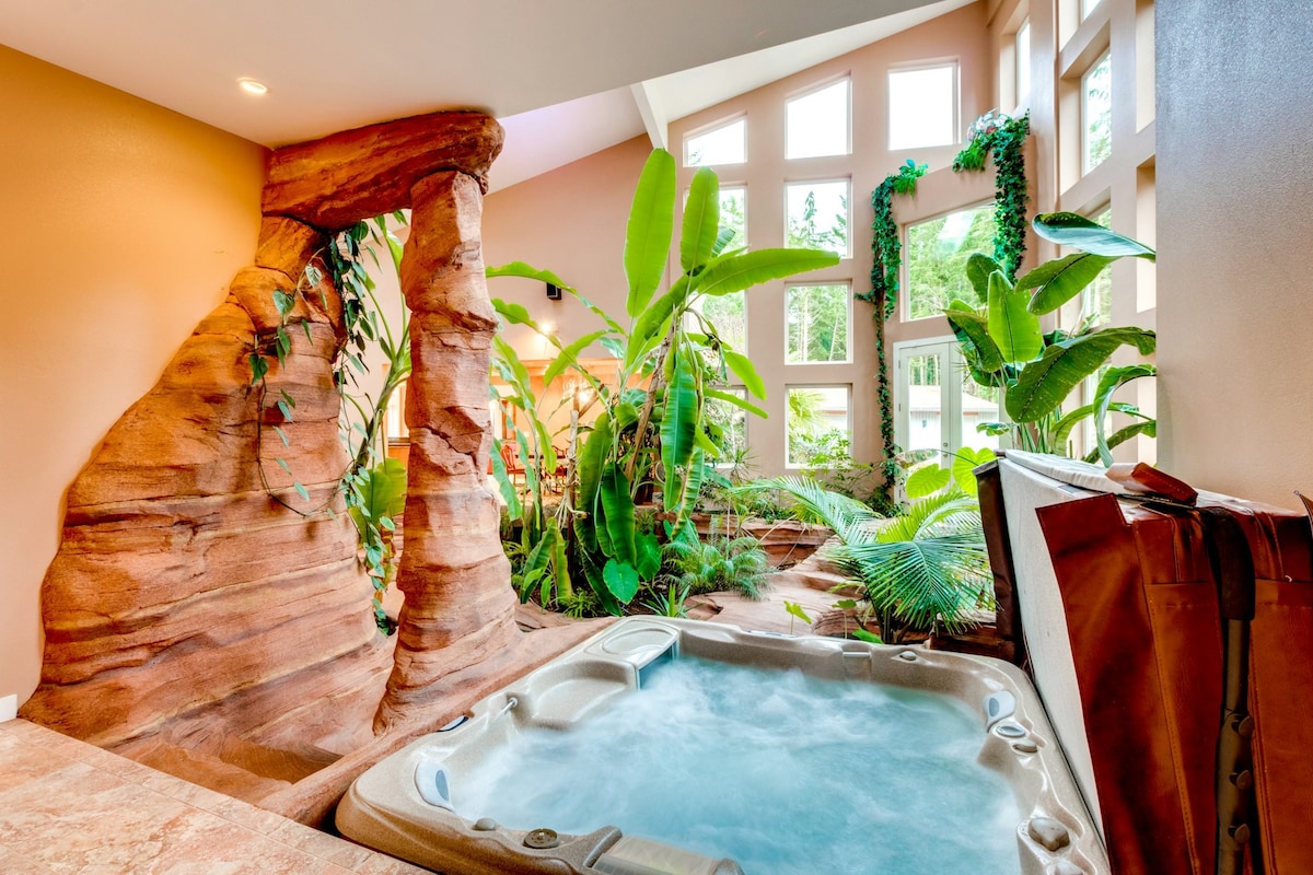 Tropical 4BR Mountainview | Hot Tub