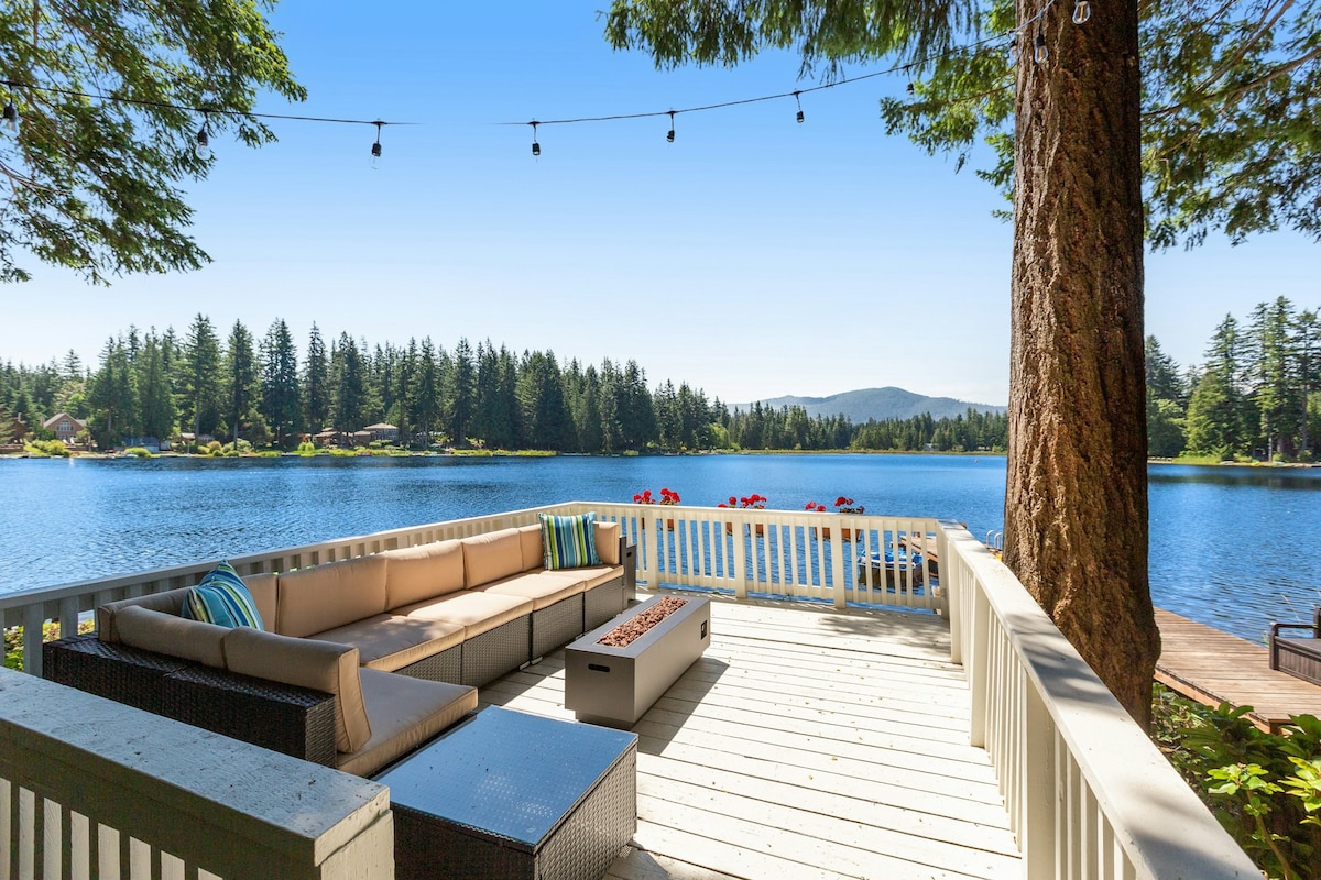 Skiing 1BR Lakefront | Dock | Deck | Firepit