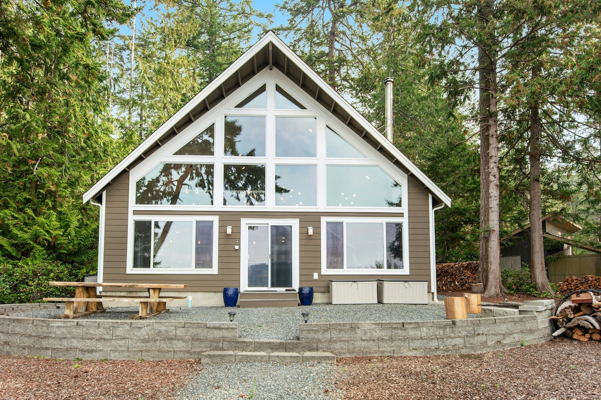 Stunning 3BR Oceanfront | WoodStove | Patio