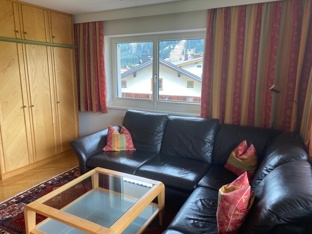 Apartment mit Dusche und Balkon in Liftnähe