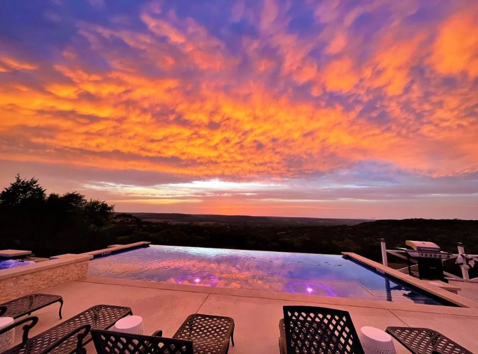 Hilltop Haus-Views-Pool-Hottub