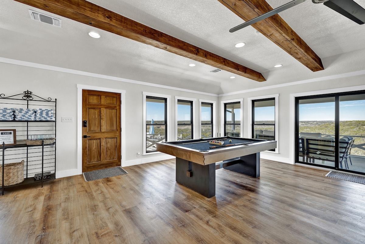 Hilltop Haus-Views-Pool-Hottub