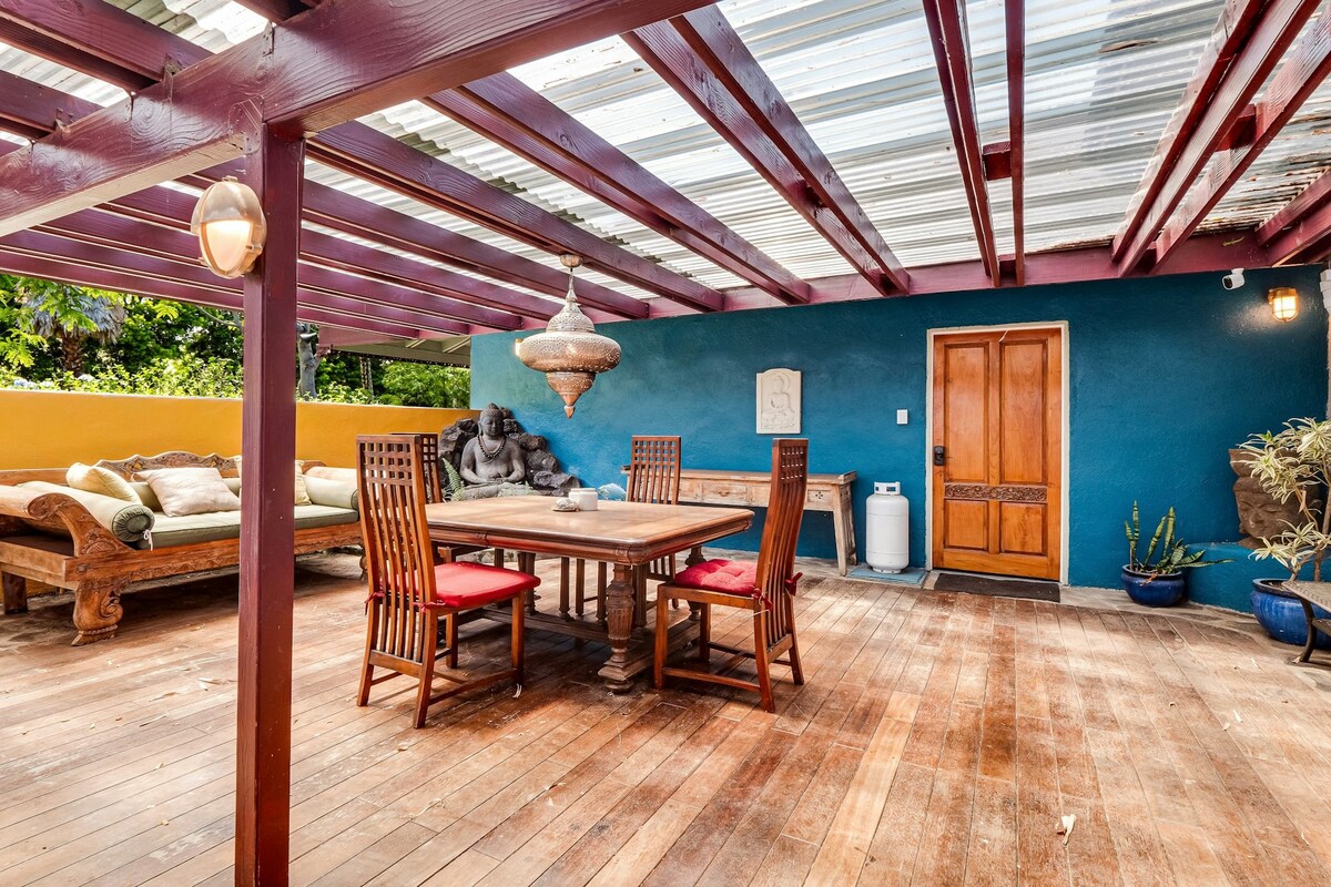 2BR home with tropical setting, lanai & patios