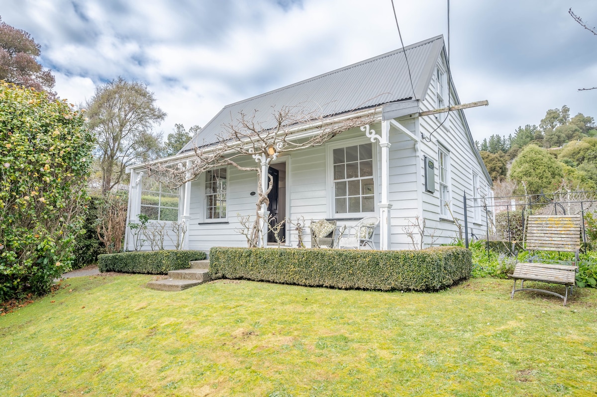 Libeau Cottage - Akaroa Holiday Home