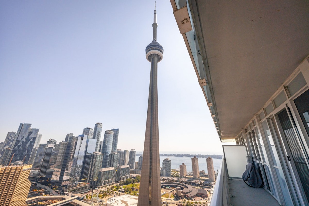 City Skyline View Retreat Near MTCC & CN Tower