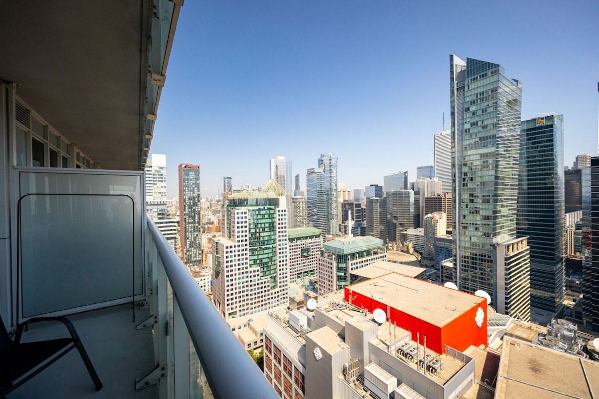 City Skyline View Retreat Near MTCC & CN Tower