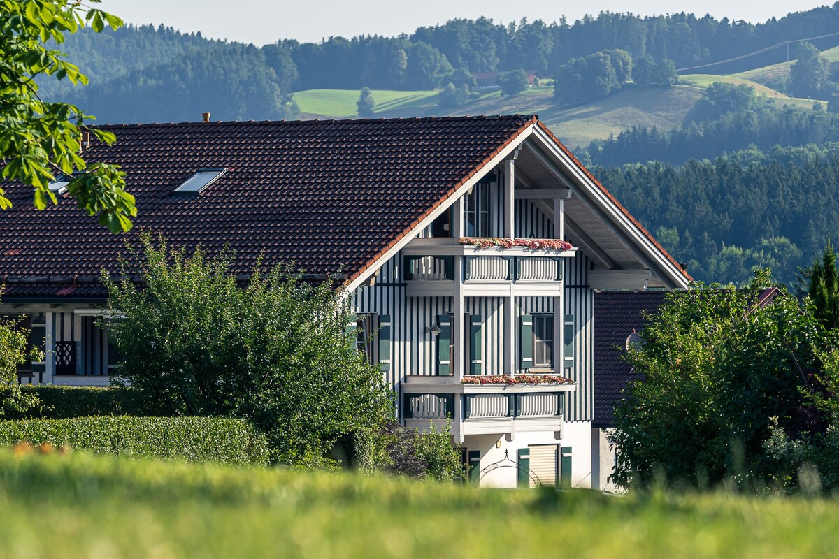 Ferienwohnung 75m² mit Balkon und Bergblick