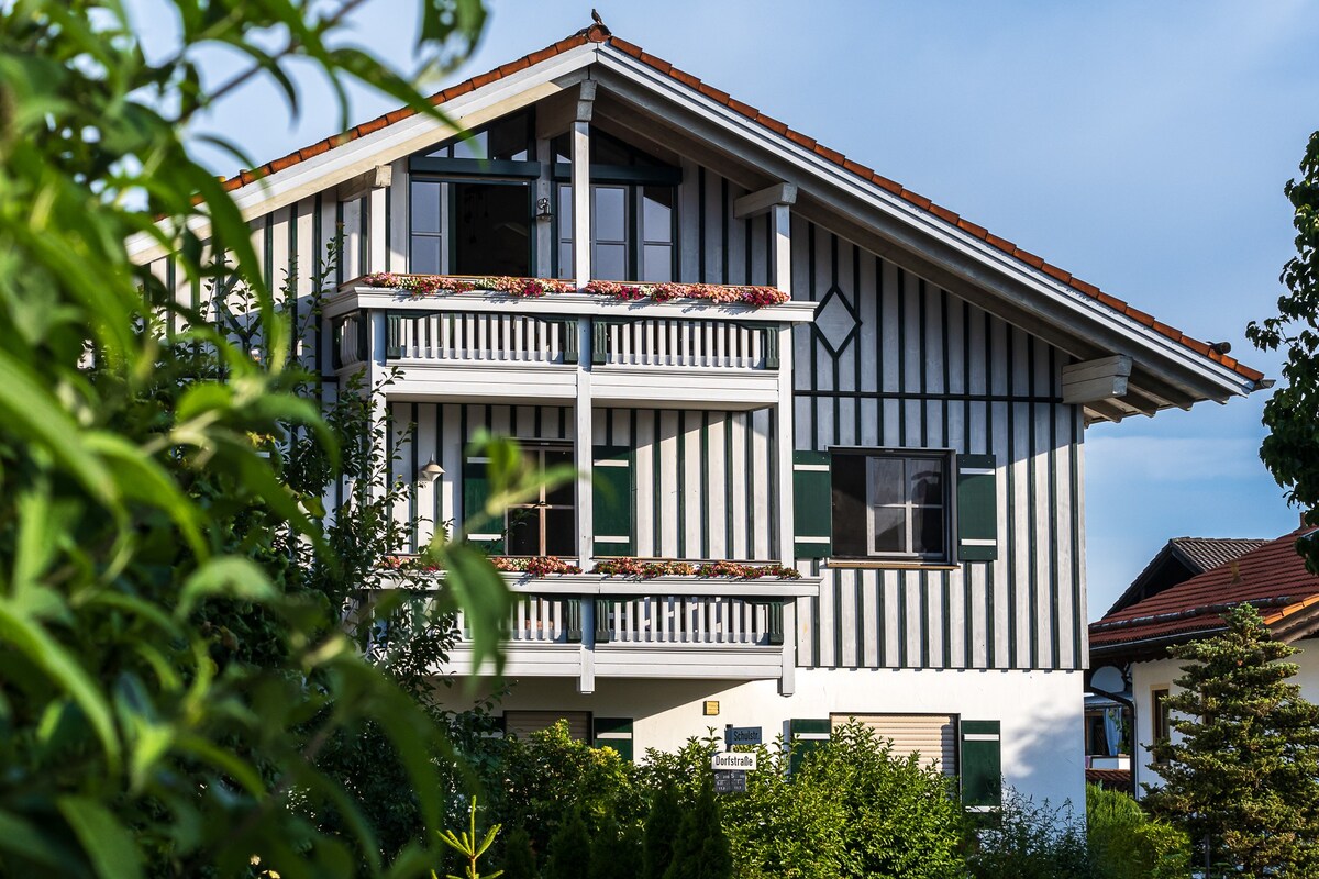 Ferienwohnung 75m² mit Balkon und Bergblick