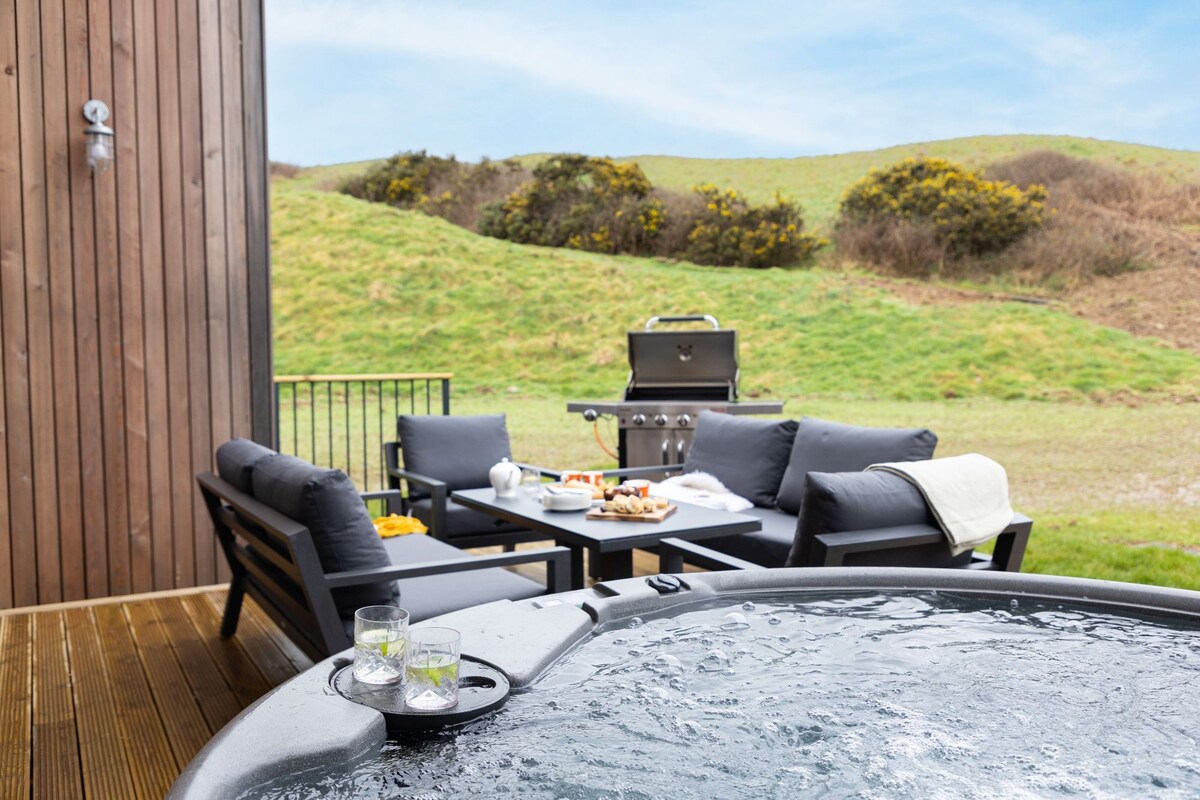 8 The Vista, Willingcott  - Hot Tub/On-site Pool