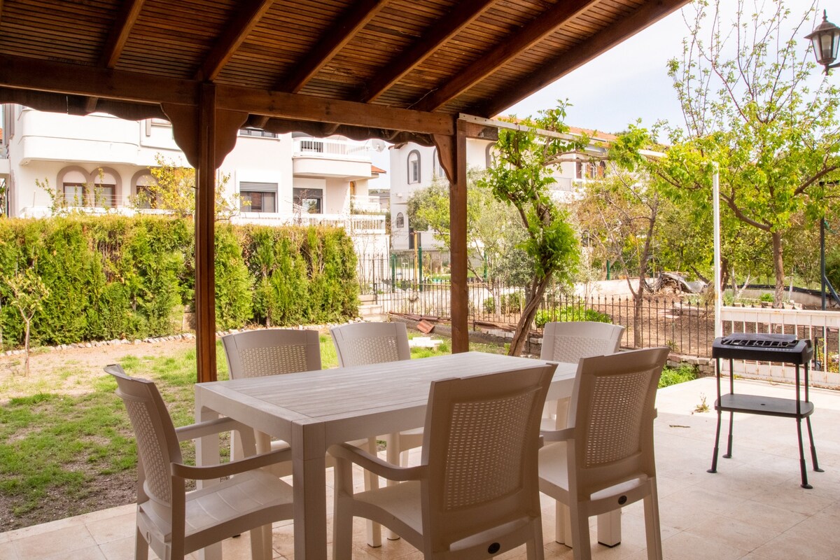 Detached House with Garden in Cesme