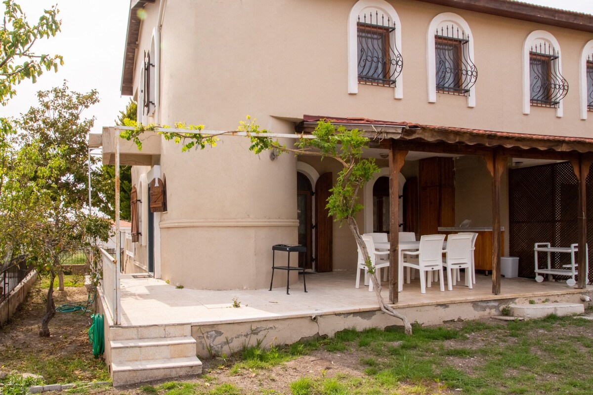 Detached House with Garden in Cesme