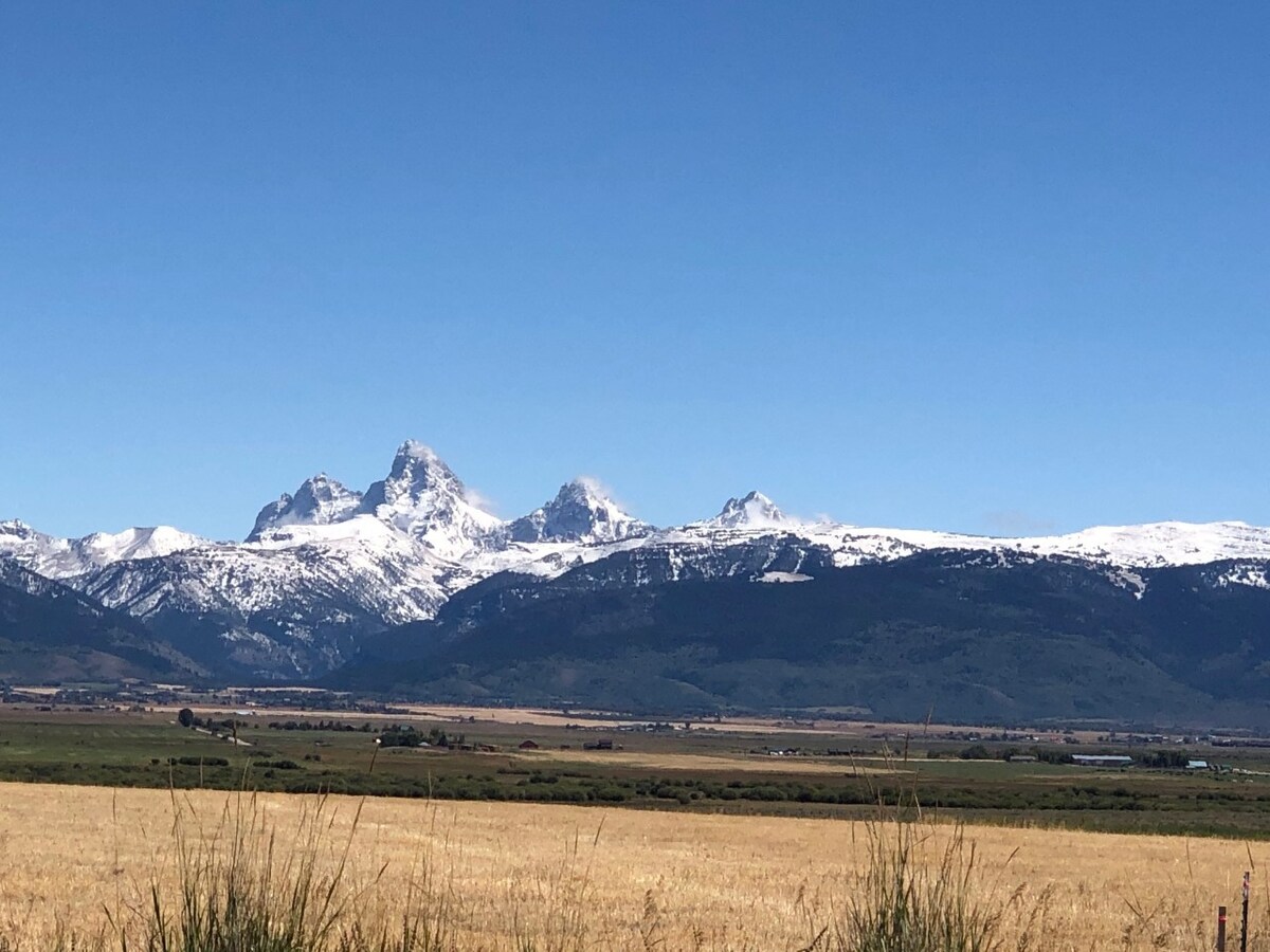 Chic 20-Acre Retreat w/Amazing Open Teton Views