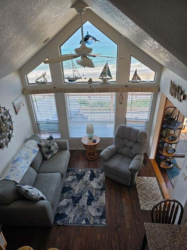 Oceanfront Cabin 9 with Jacuzzi &  Awesome Views