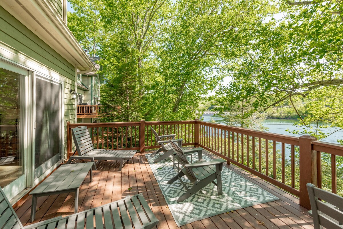 7BR | Dock | Fireplace | Hot Tub [wynsome]
