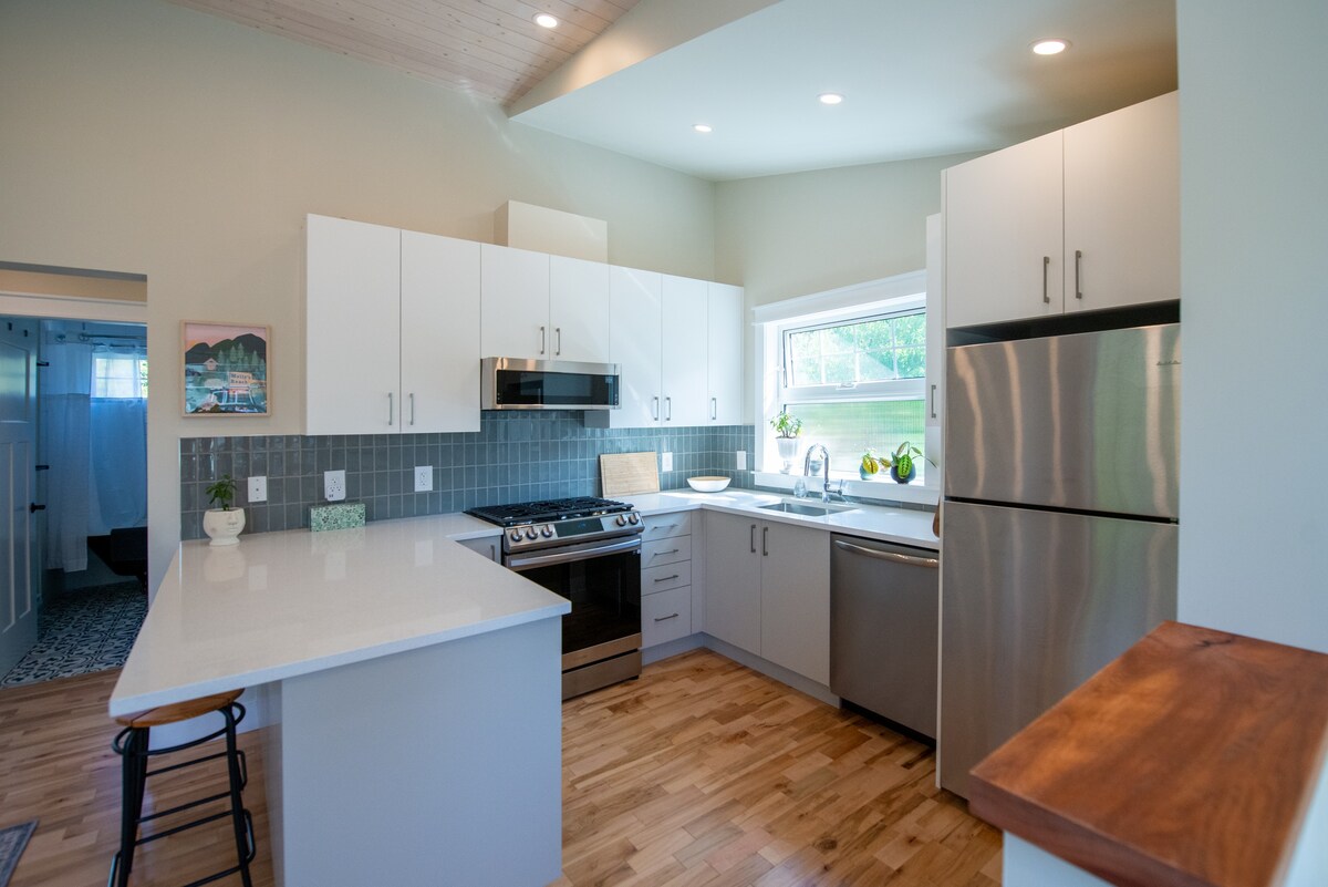Central New Build 2 Bed Laneway House in Gibsons