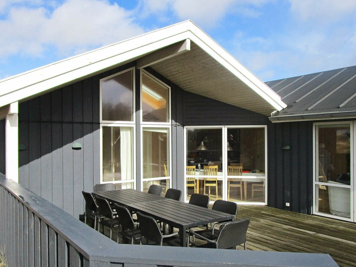10 person holiday home in harboøre