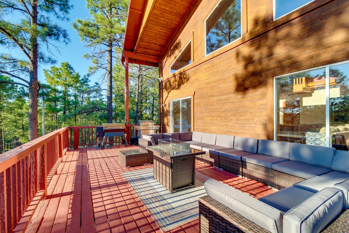 Dreamy Show Low Cabin w/ Deck on Over 2 Acres!