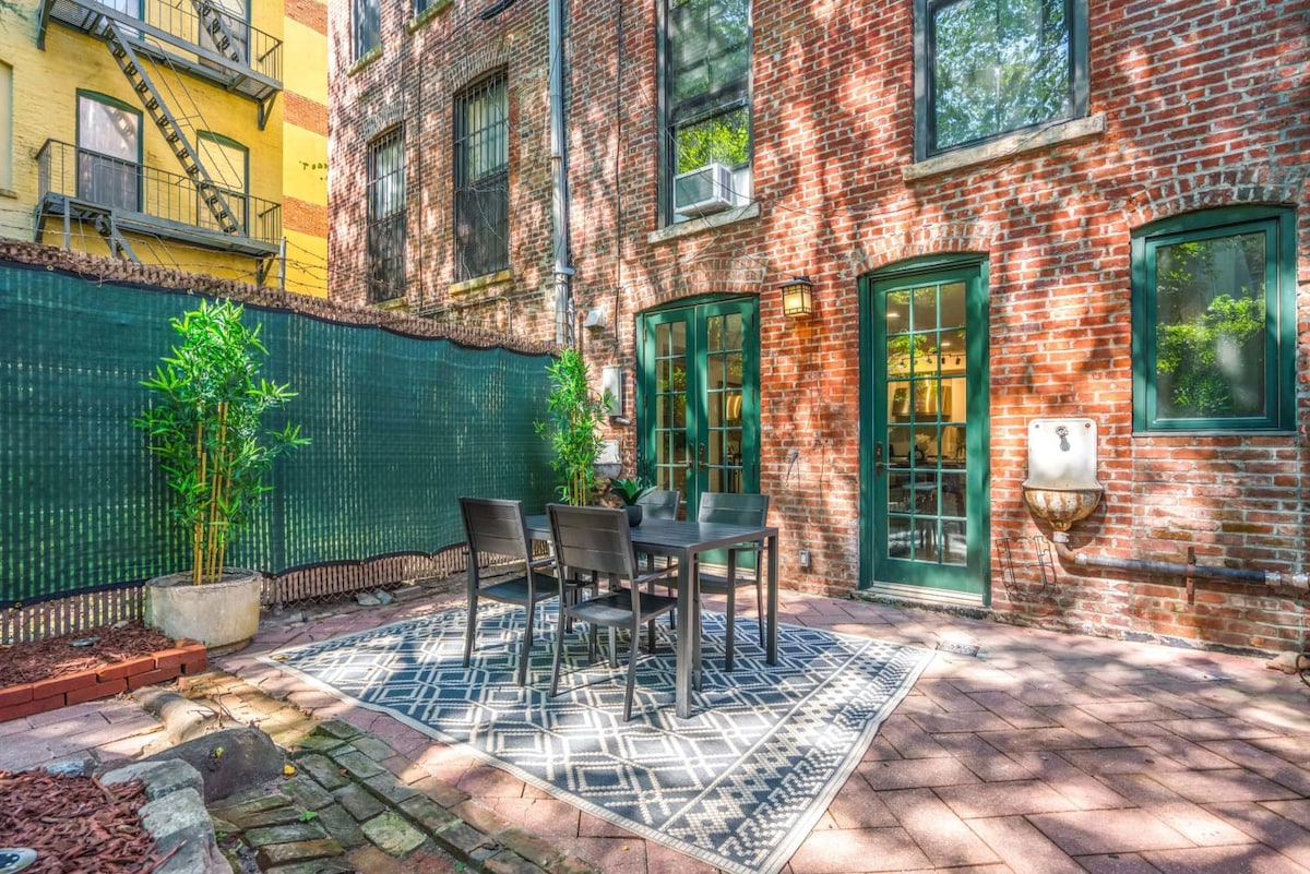 Newly Renovated 2BR w Rare Private Backyard & BBQ