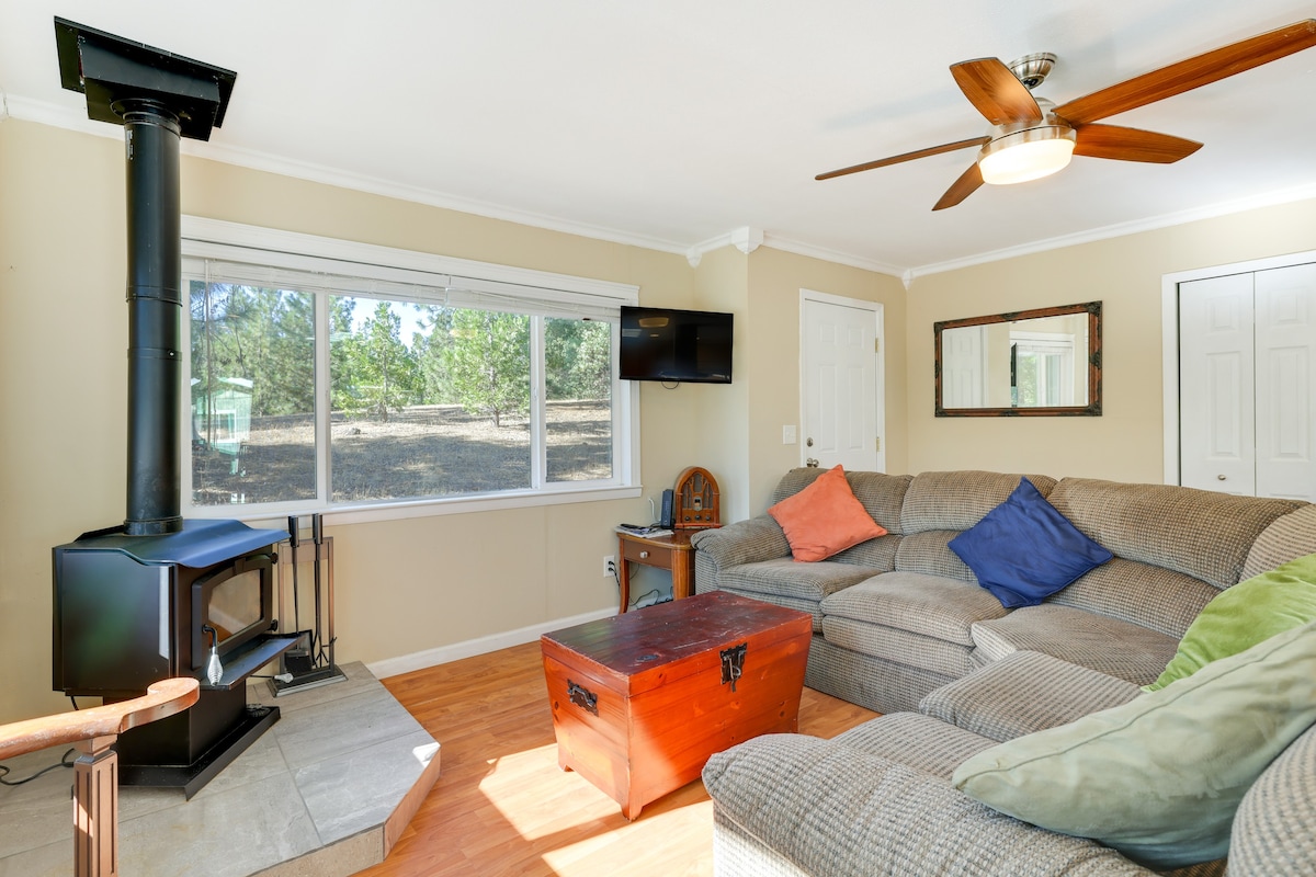 Groveland Vacation Rental w/ Private Deck & Grill!