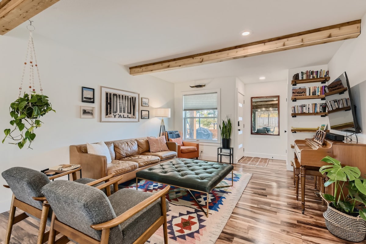 Casa Verde 4 BR Mid-century Charmer in Old Town!