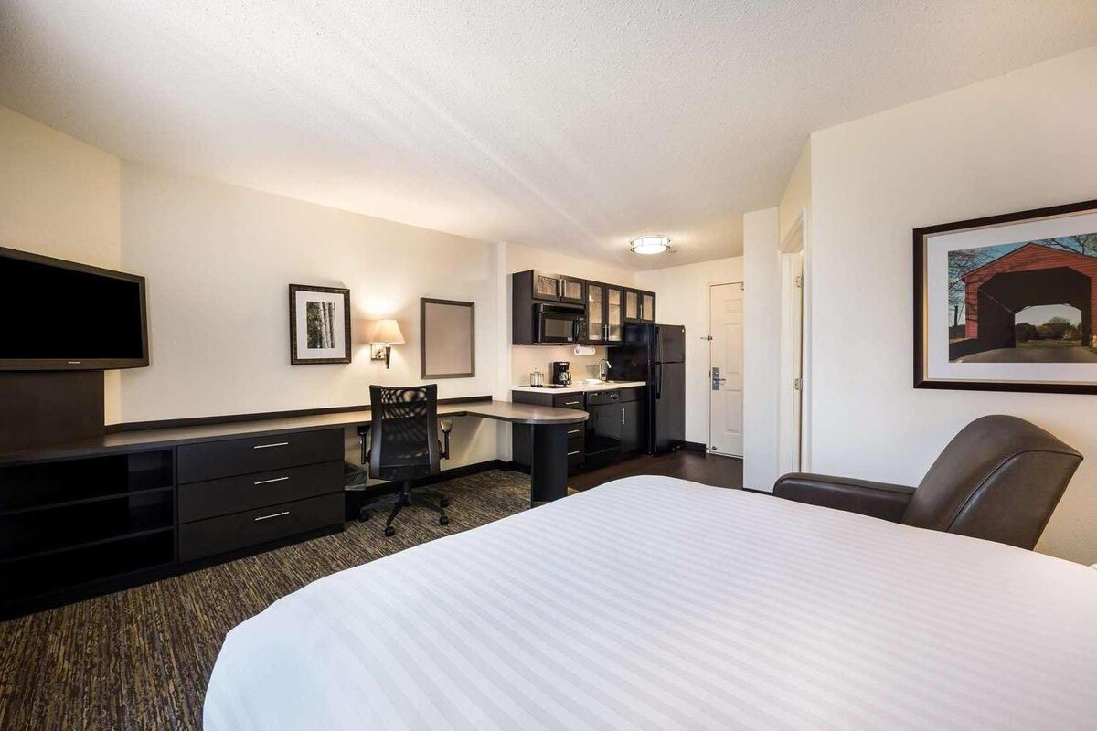 City Getaway in Chicago! Stay Near Brookfield Zoo!