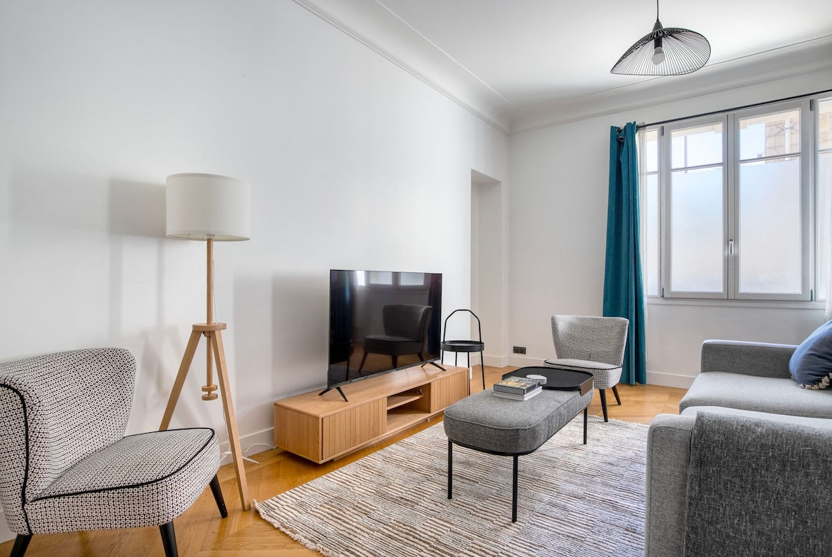 Blueground | Auteuil, close to subway & parks