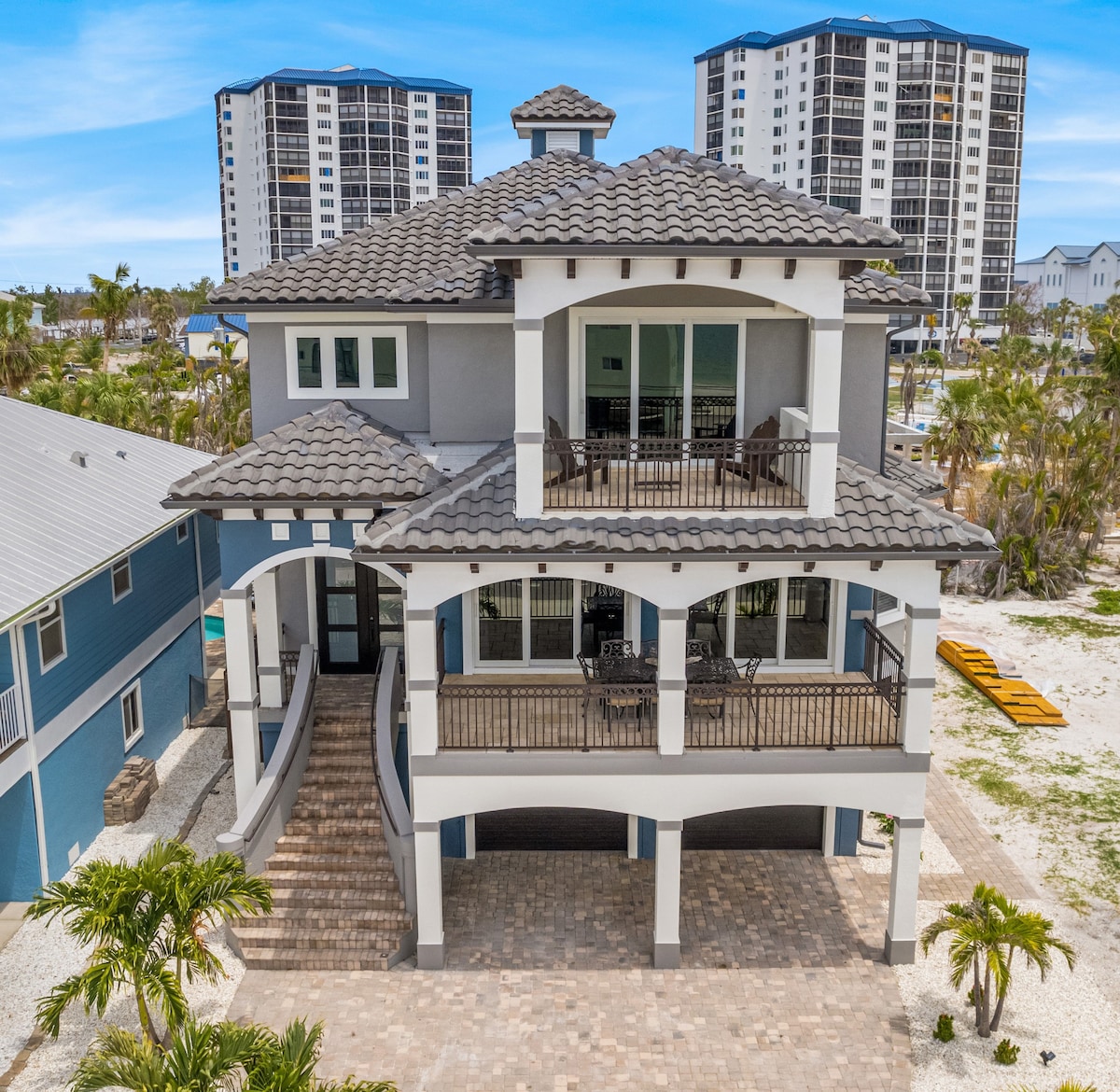 Island Grande 5BR with Pool & View