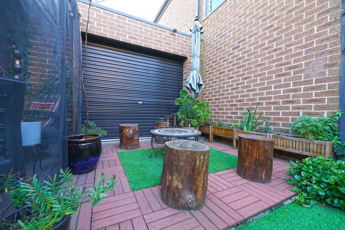 Self-contained Home 3BR Fawkner