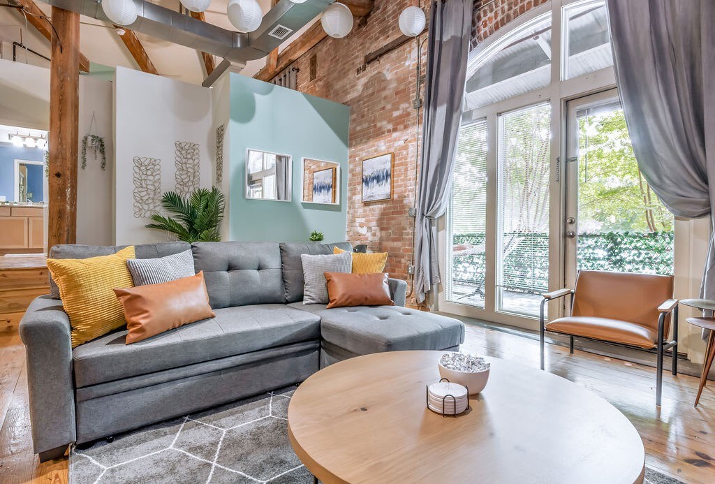 100 Year-Old Historic Brick 2BR Loft |Large Patio2