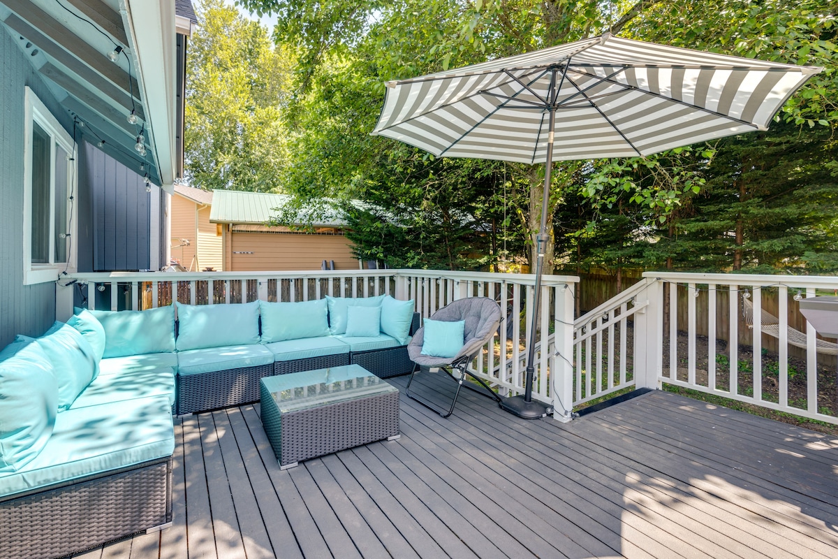 Lynwood Vacation Rental w/ Outdoor Living Galore!
